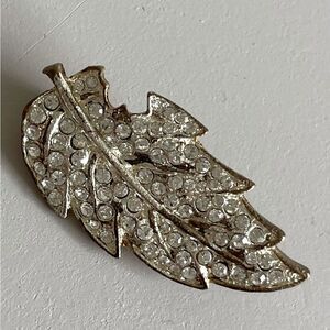 Vintage leaf rhinestone brooch.